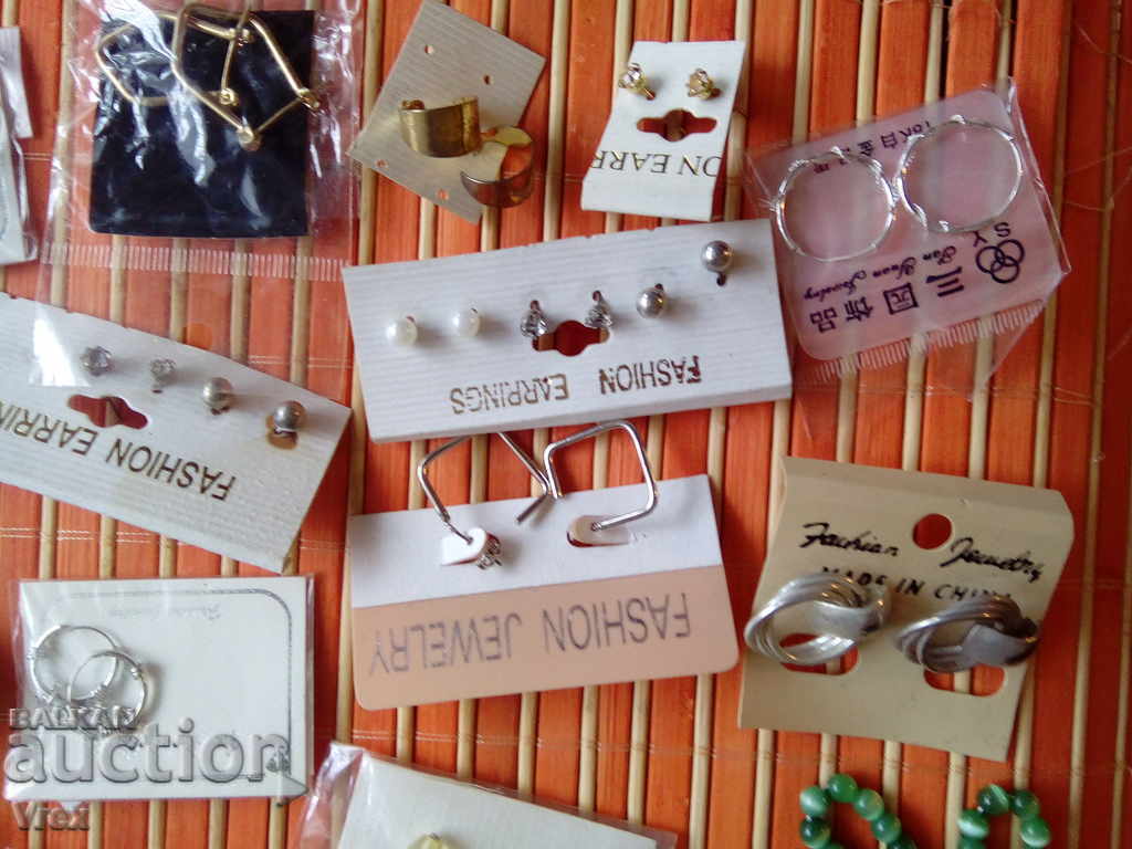 Earrings, jewelry, costume jewelry - sale - 6 Earrings, jewelry, costume jewelry - sale - 6