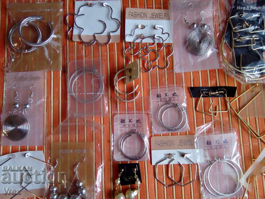 Earrings, jewelry, costume jewelry - sale - 6 Earrings, jewelry, costume jewelry - sale - 6