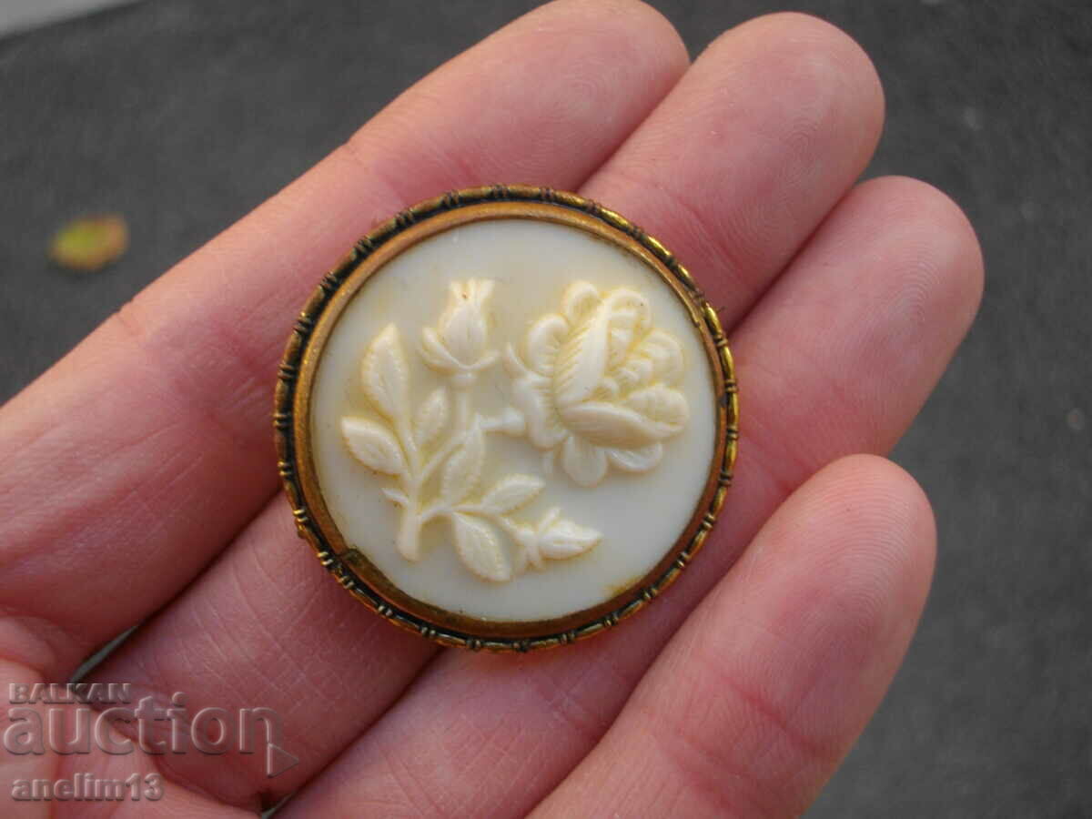 Auction STARA BEAUTIFUL BROSHA Auction STARA BEAUTIFUL BROSHA