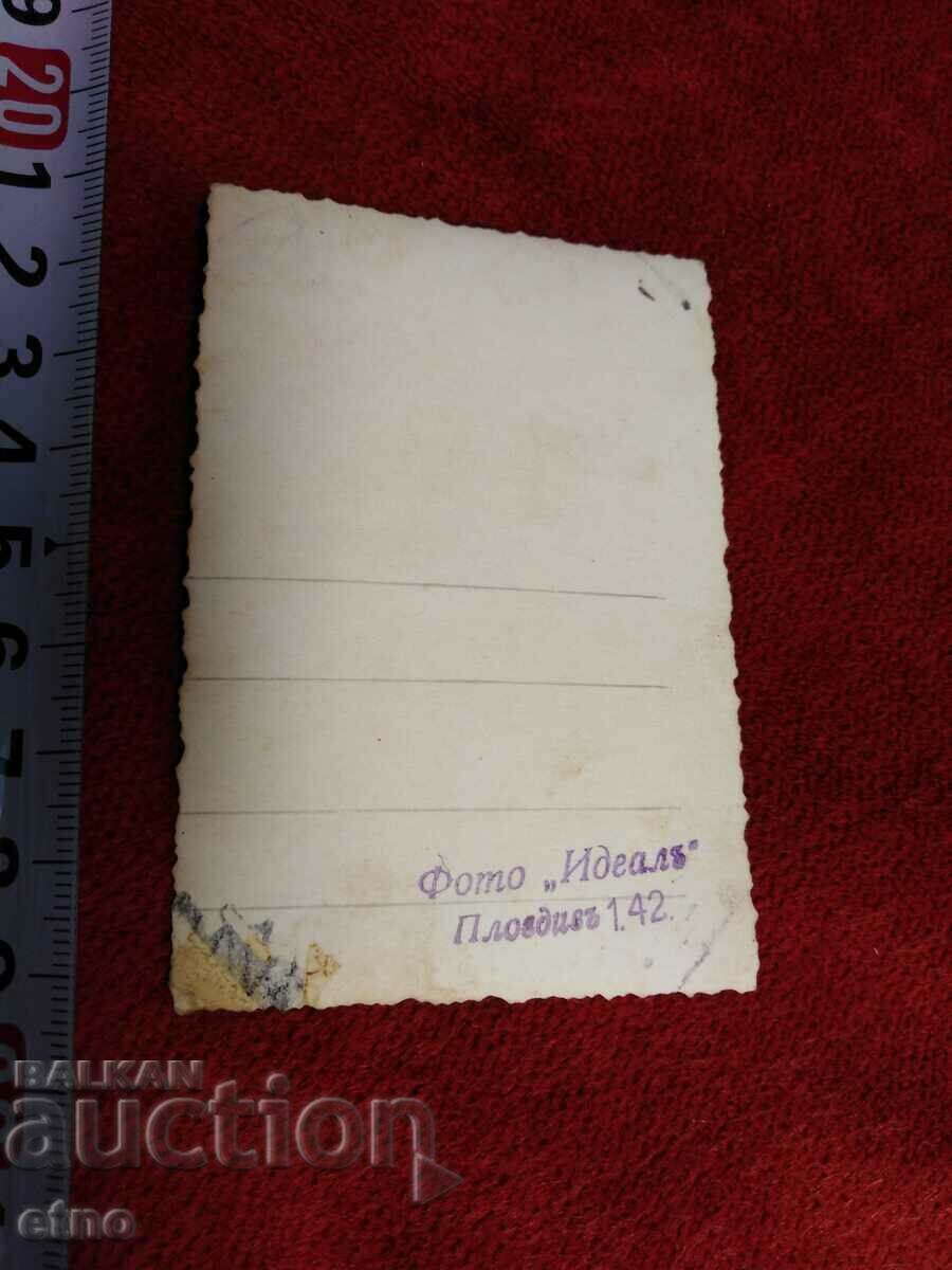 Delivery of 1942 ROYAL PHOTO- COSTUME