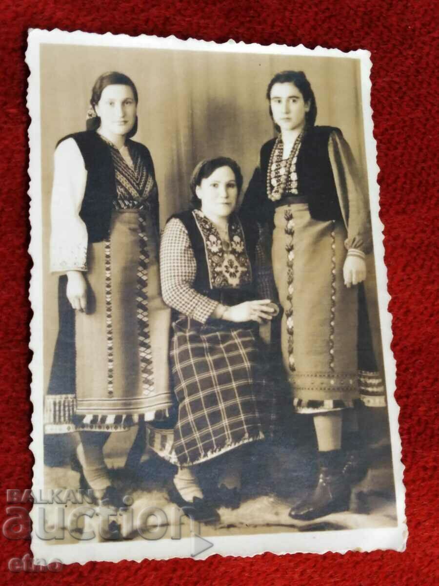 1942 ΒΑΣΙΛΙΚΗ ΦΩΤΟΓΡΑΦΙΑ- ΚΟΣΤΟΥΜΙΑ