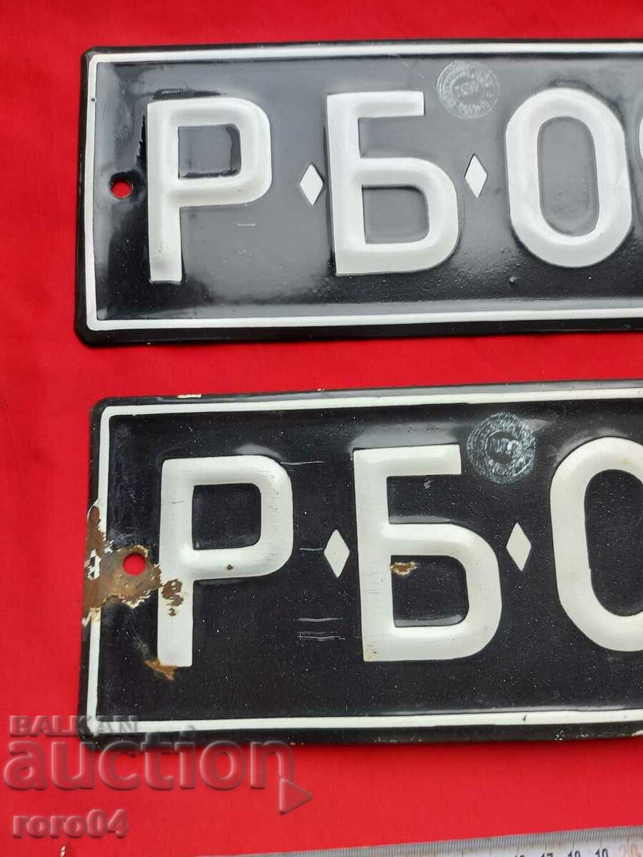 Auction ENAMEL NUMBERS - PAIR Auction ENAMEL NUMBERS - PAIR