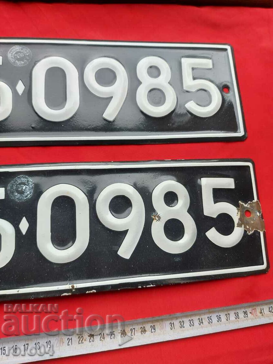 Delivery of ENAMEL NUMBERS - PAIR Delivery of ENAMEL NUMBERS - PAIR