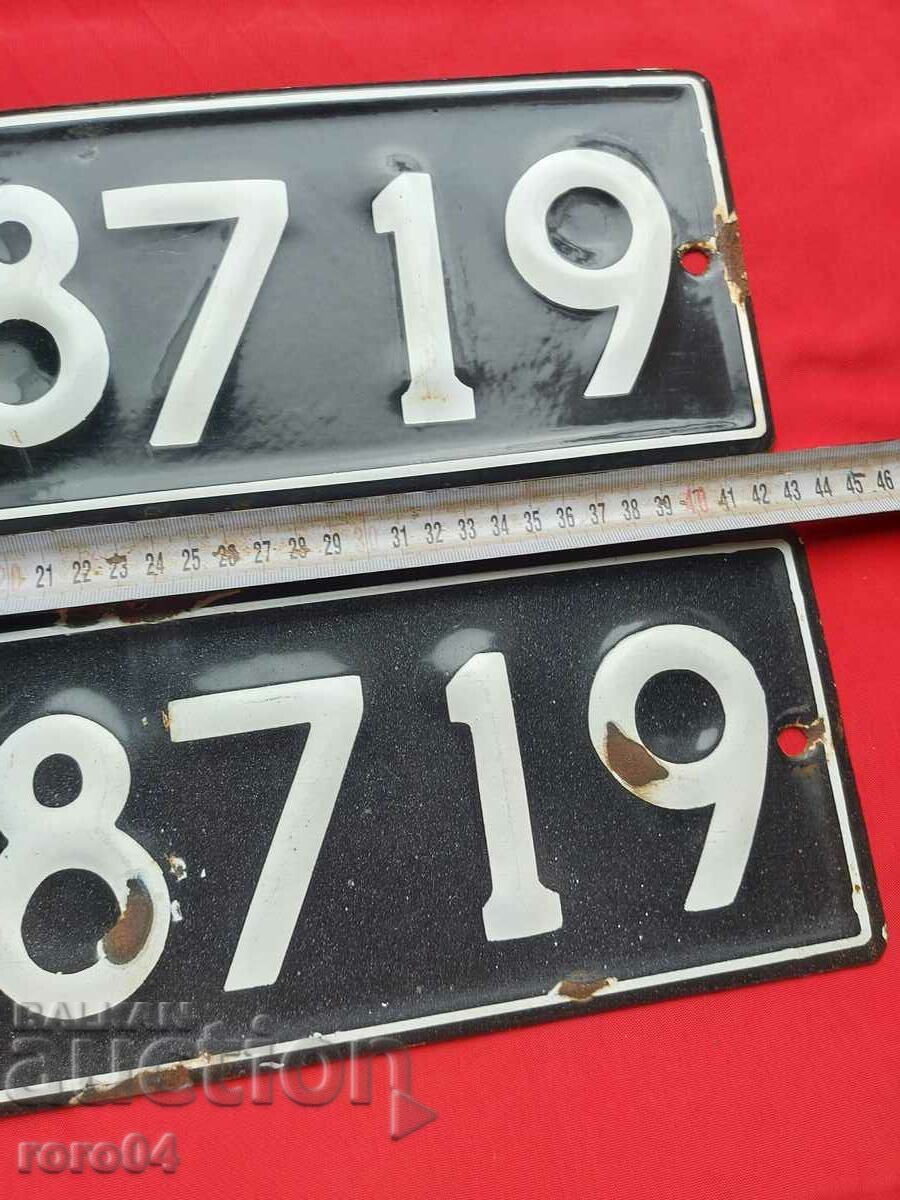 Delivery of ENAMEL NUMBERS - PAIR Delivery of ENAMEL NUMBERS - PAIR