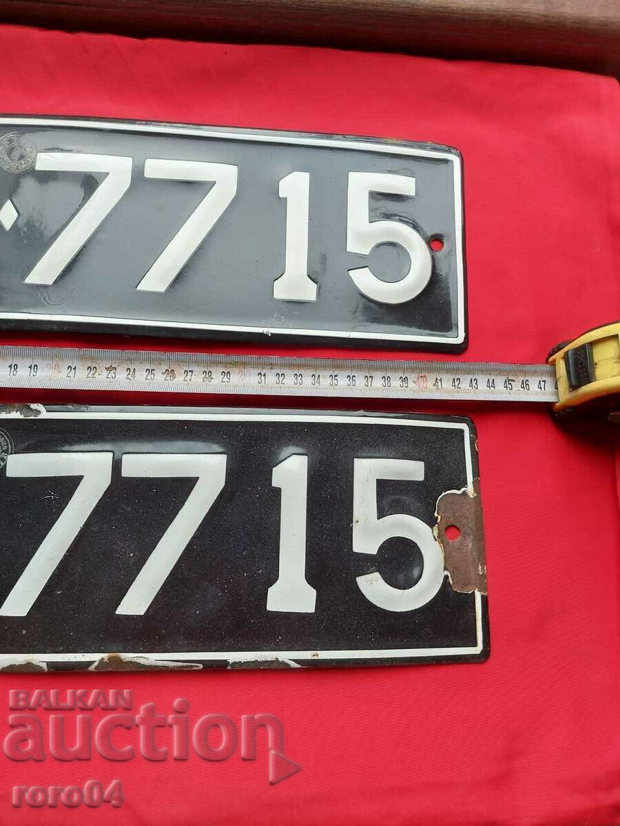 Delivery of ENAMEL NUMBERS - PAIR Delivery of ENAMEL NUMBERS - PAIR