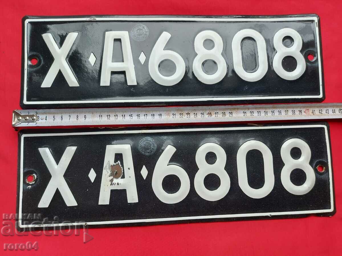 Auction ENAMEL NUMBERS - PAIR Auction ENAMEL NUMBERS - PAIR