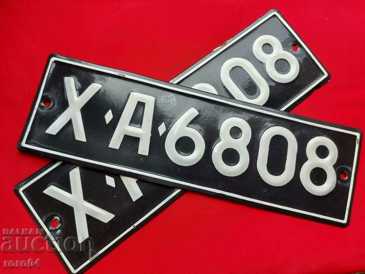 ENAMEL NUMBERS - PAIR ENAMEL NUMBERS - PAIR