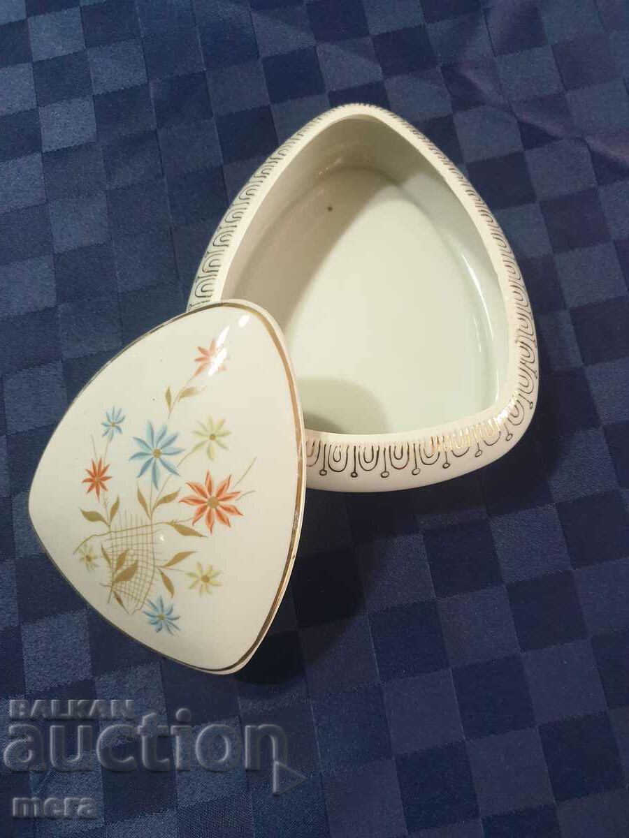 Auction Large porcelain jewelry box - SIP Auction Large porcelain jewelry box - SIP