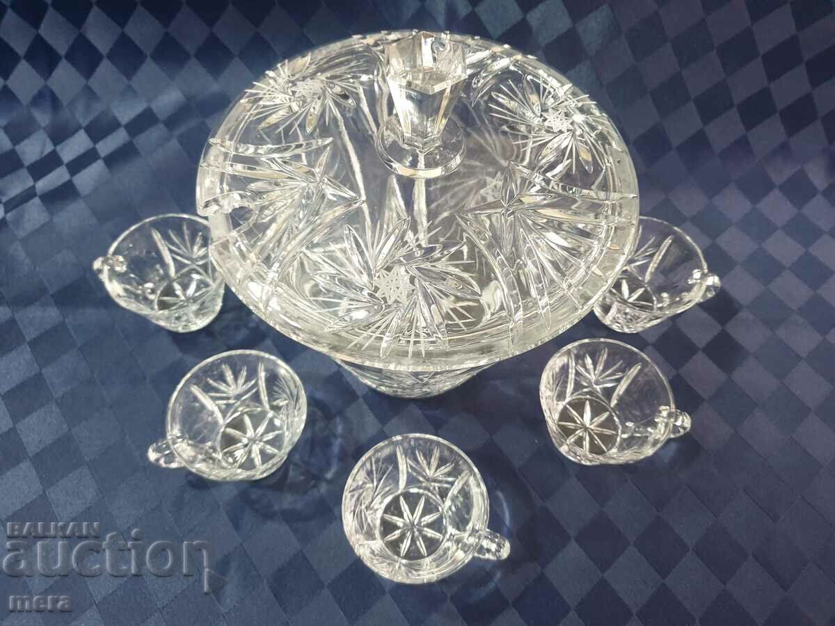 Голям кристален съд и чаши за боле с цена 120.00 лв. | € 61.36 Голям кристален съд и чаши за боле с цена 120.00 лв. | € 61.36