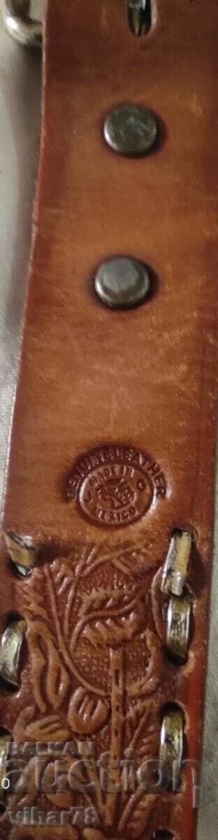 Delivery of A leather belt Delivery of A leather belt