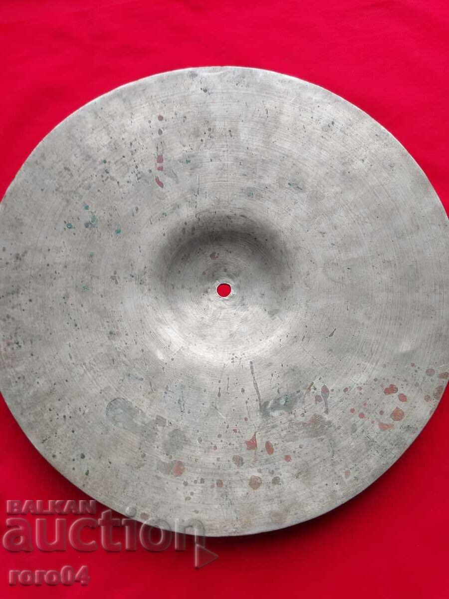 Delivery of A cymbal Delivery of A cymbal