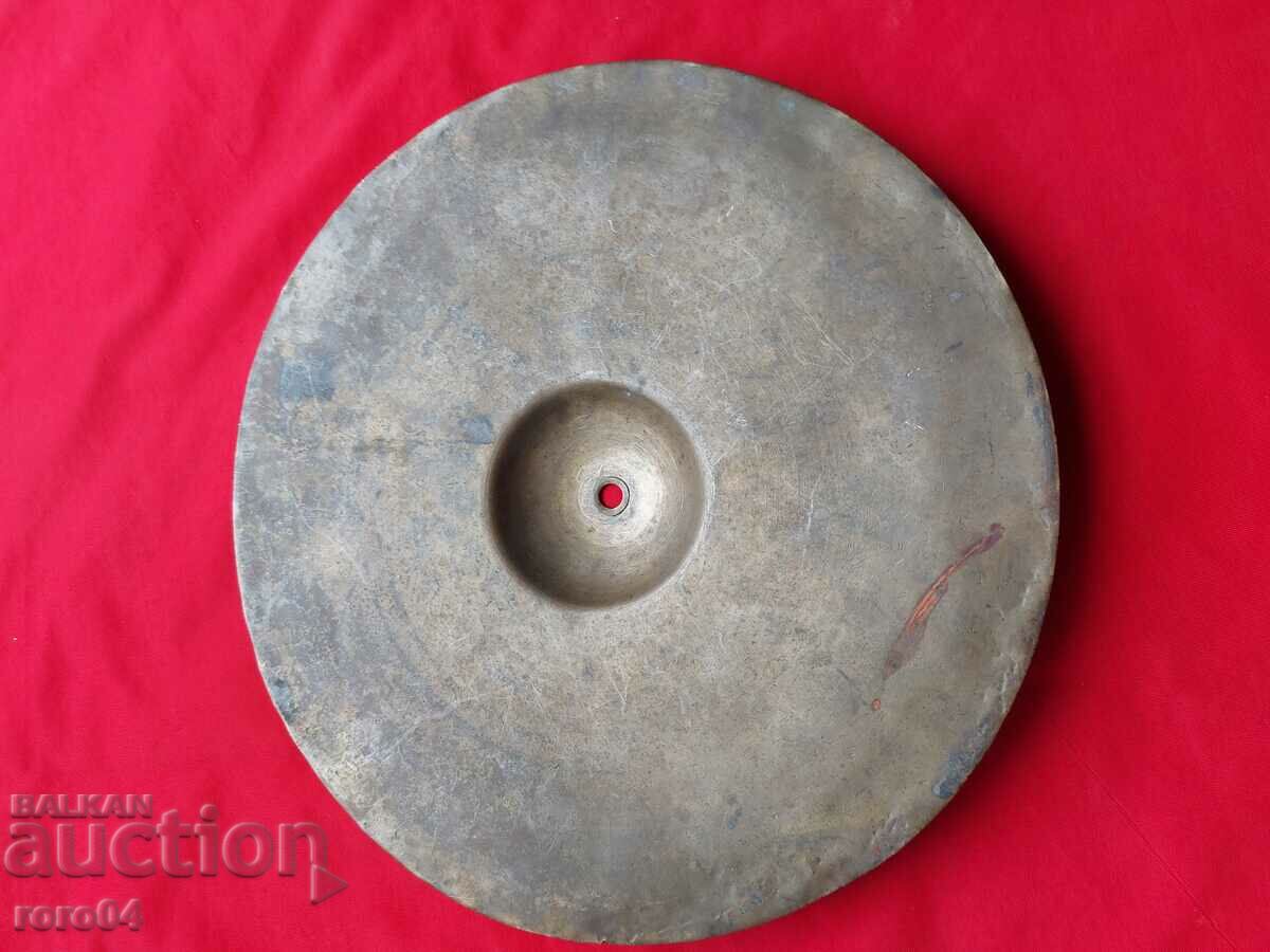 Delivery of A cymbal