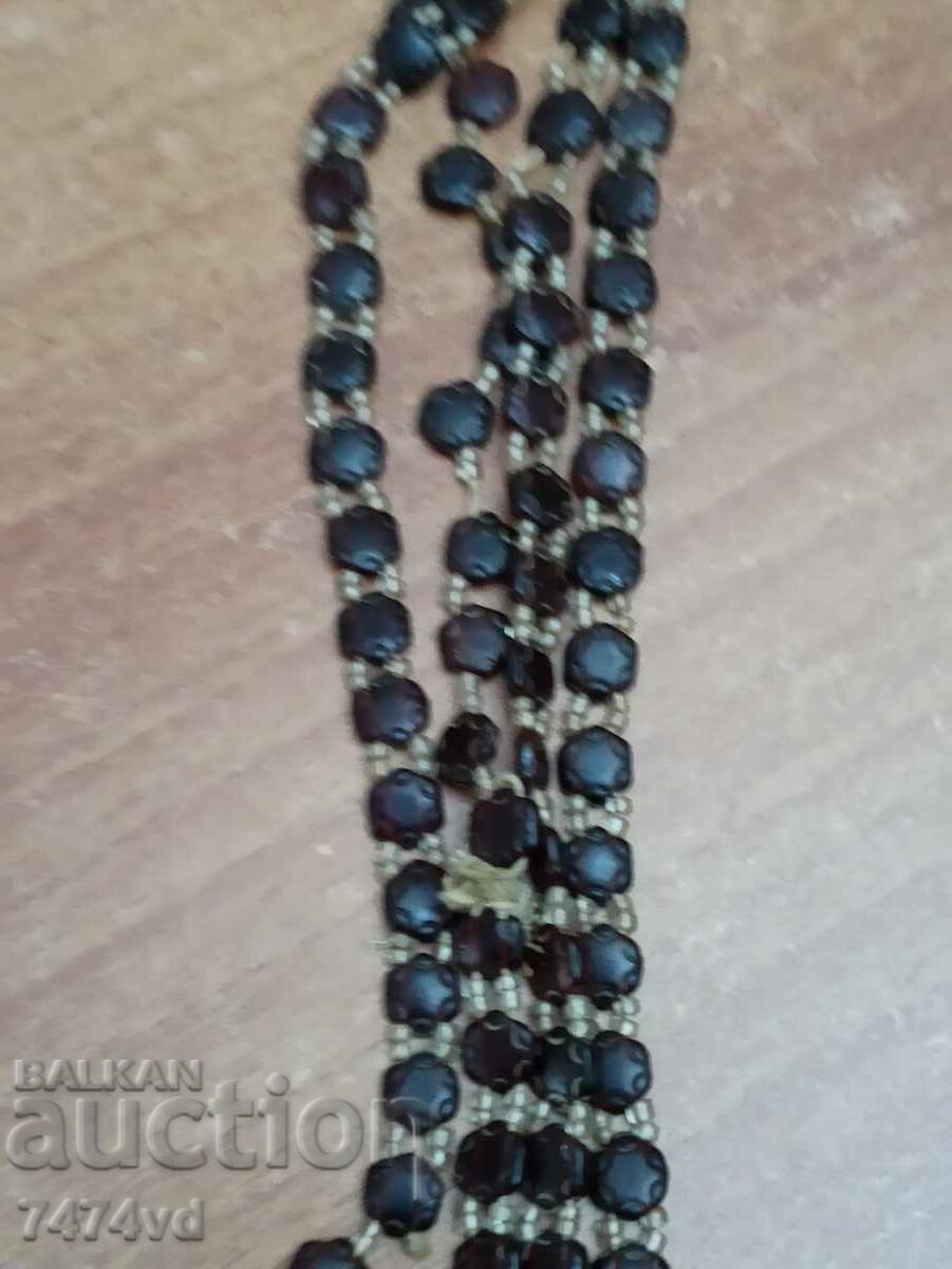 Auction VERY OLD RED AMBER NECKLACE Auction VERY OLD RED AMBER NECKLACE