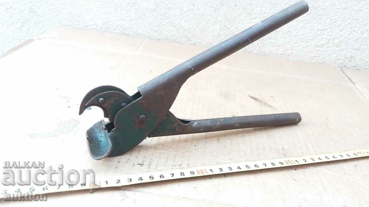OLD FORGED PIPE BENDING PLIERS with price 3.99 BGN | € 2.04 OLD FORGED PIPE BENDING PLIERS with price 3.99 BGN | € 2.04