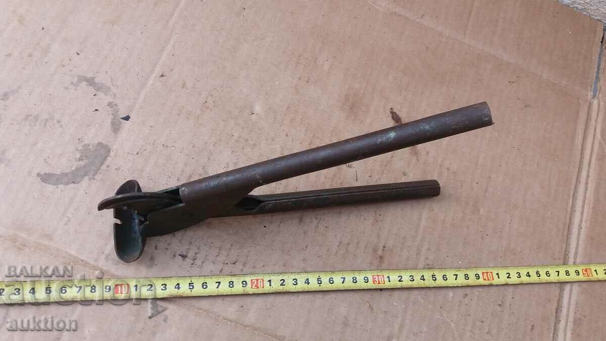 Delivery of OLD FORGED PIPE BENDING PLIERS Delivery of OLD FORGED PIPE BENDING PLIERS