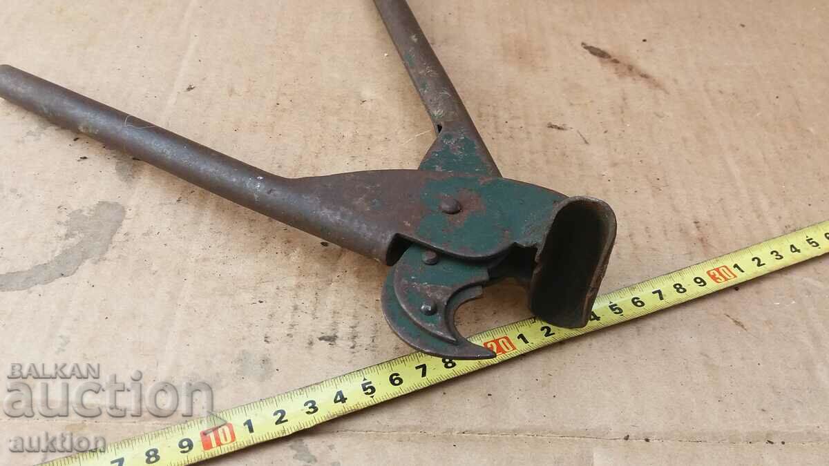OLD FORGED PIPE BENDING PLIERS - 5 OLD FORGED PIPE BENDING PLIERS - 5