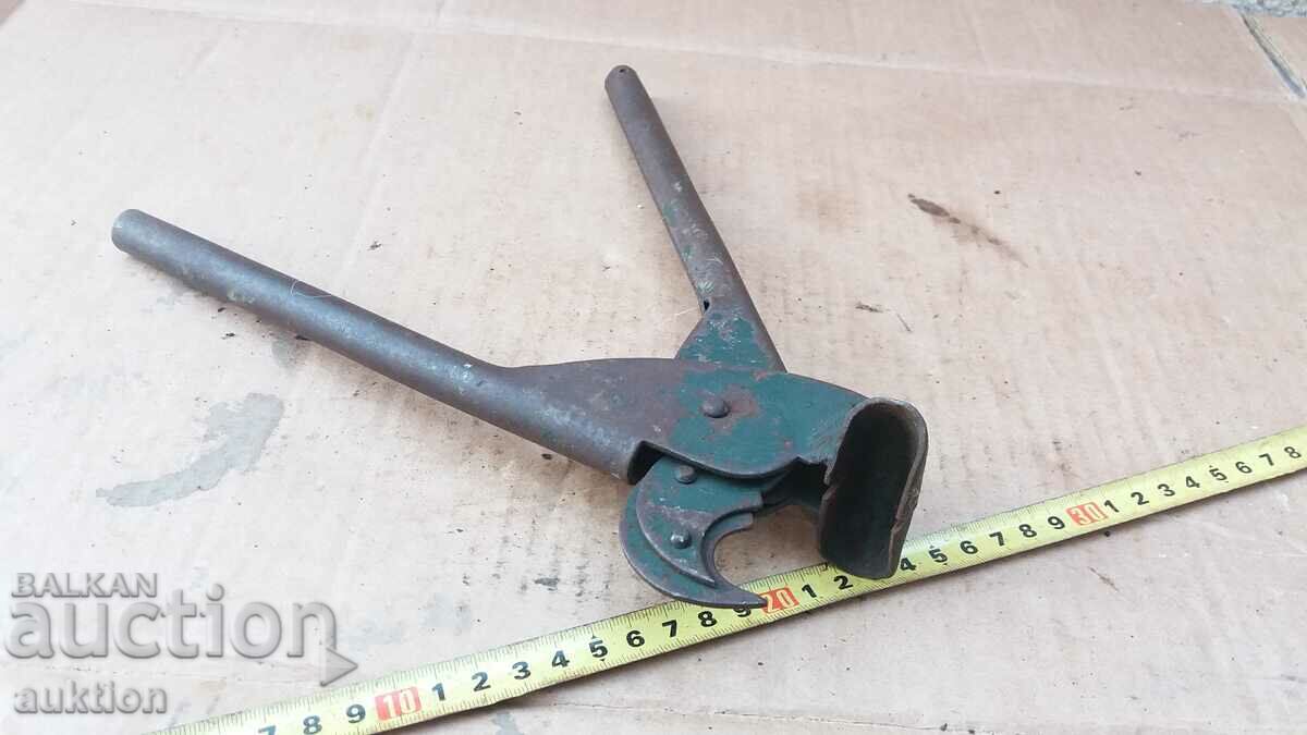 OLD FORGED PIPE BENDING PLIERS - 6 OLD FORGED PIPE BENDING PLIERS - 6