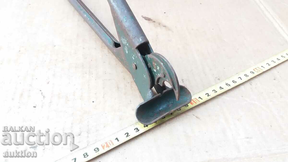 OLD FORGED PIPE BENDING PLIERS - 7 OLD FORGED PIPE BENDING PLIERS - 7