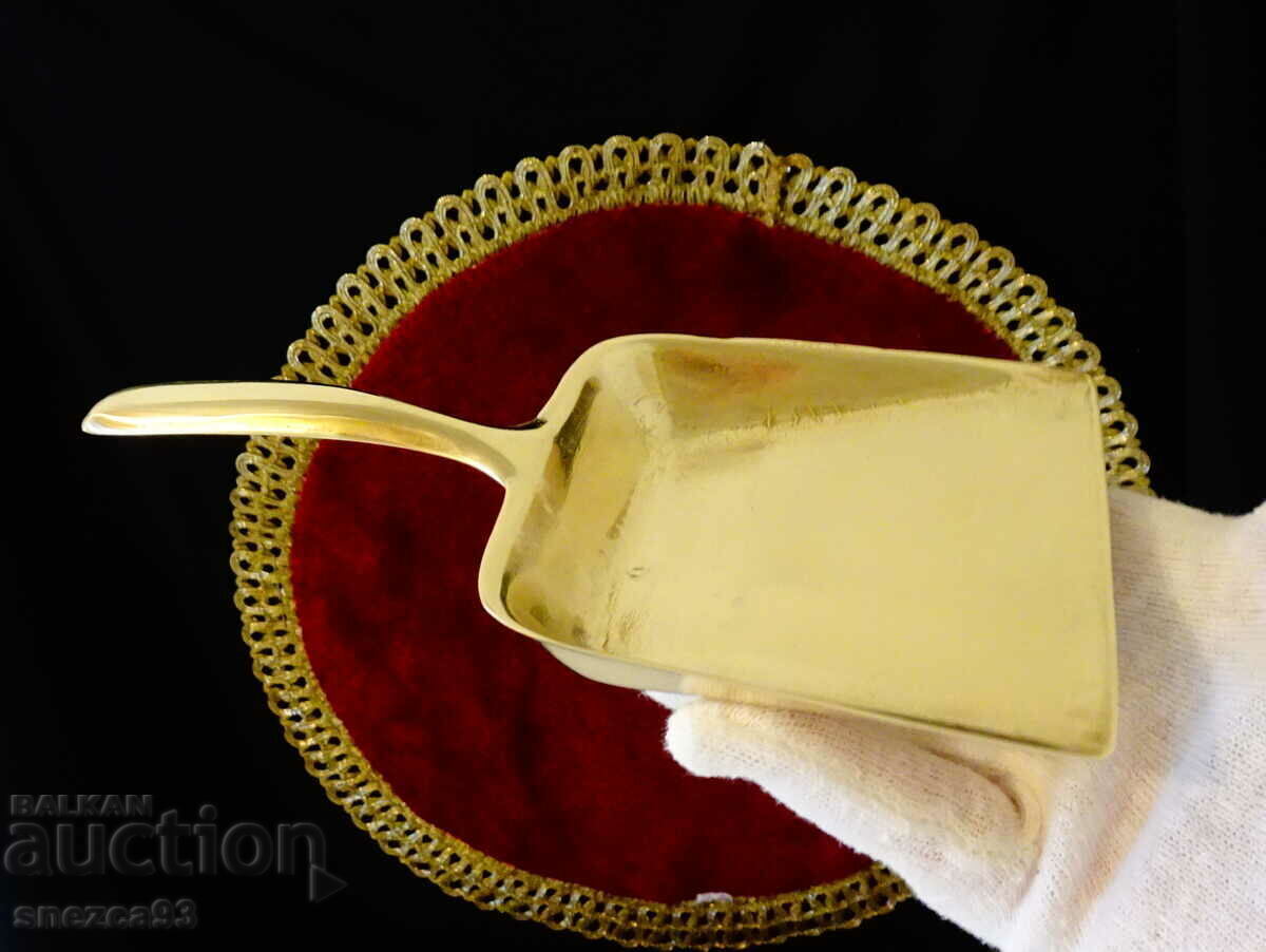 Bronze spatula for crumbs 19 cm. with price 19.00 BGN | € 9.71 Bronze spatula for crumbs 19 cm. with price 19.00 BGN | € 9.71