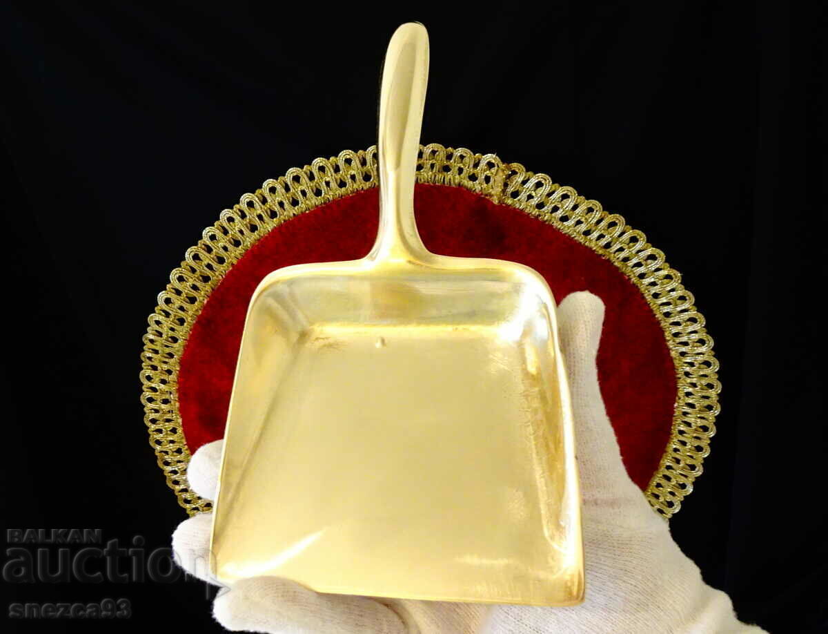 Delivery of Bronze spatula for crumbs 19 cm. Delivery of Bronze spatula for crumbs 19 cm.