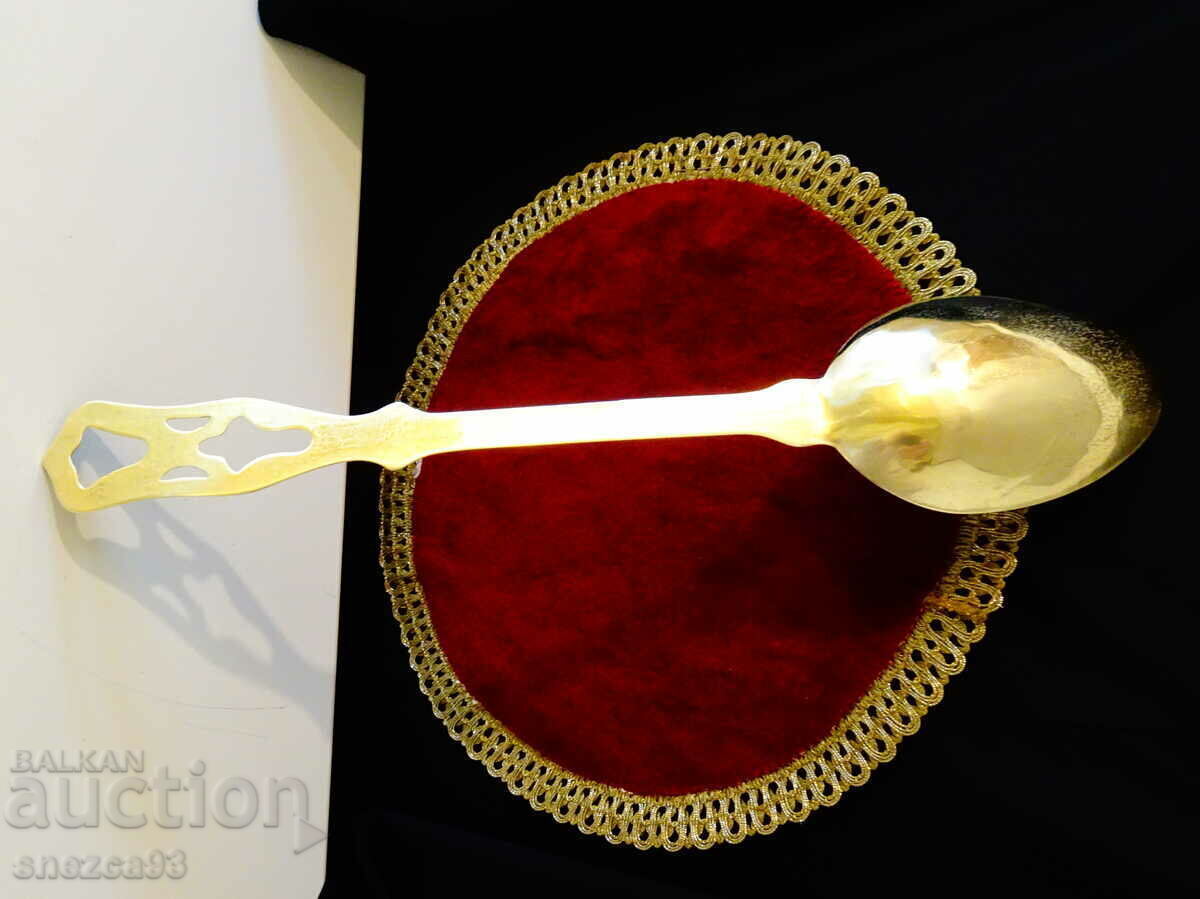 Delivery of Antique bronze spoon, ladle 45 cm. Delivery of Antique bronze spoon, ladle 45 cm.