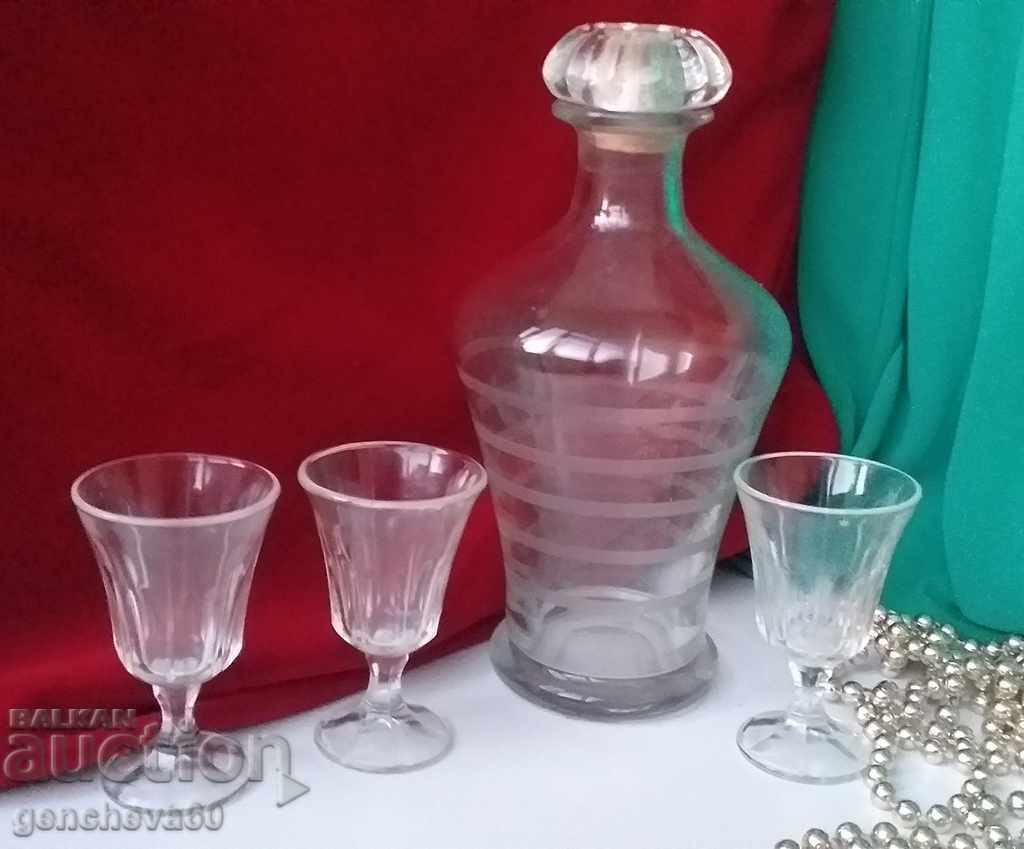 Delivery of Glass carafe with 3 cups Delivery of Glass carafe with 3 cups