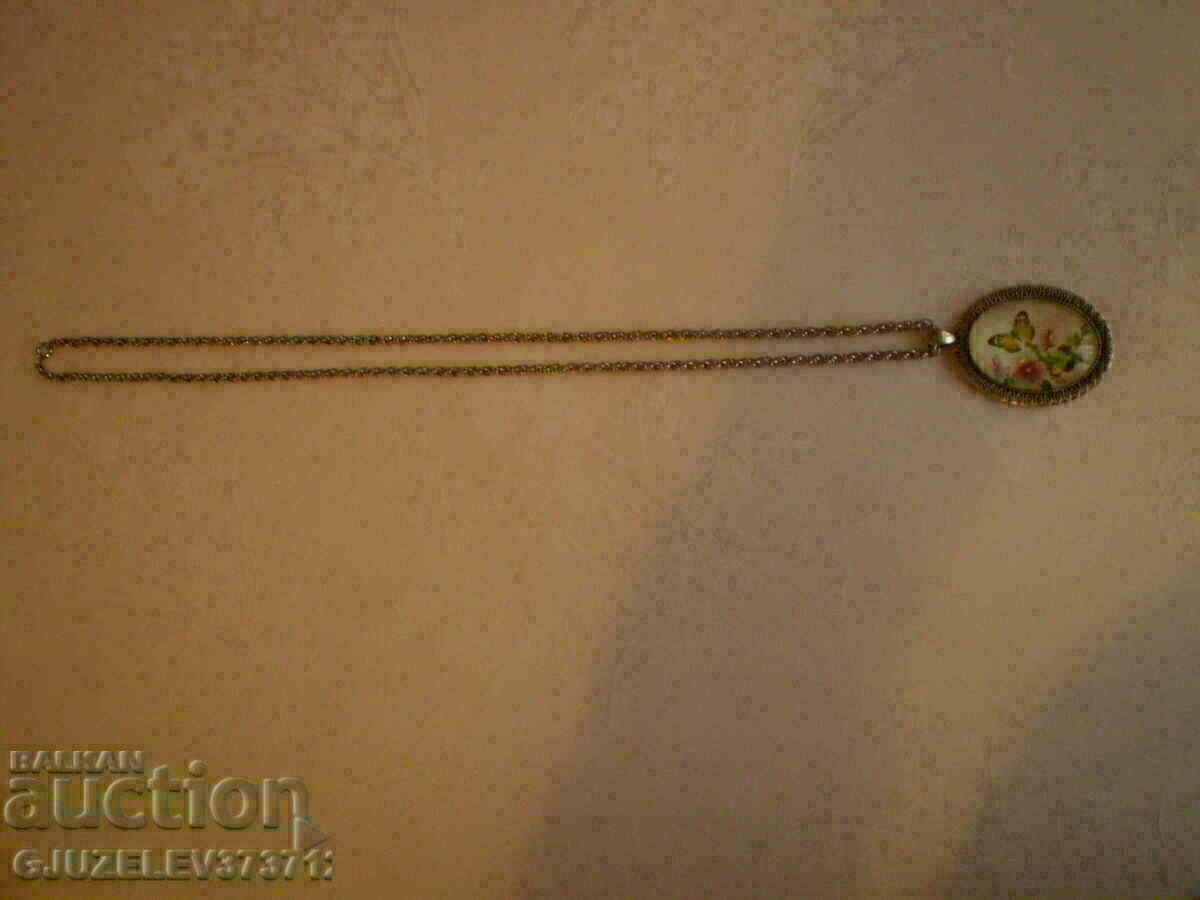 locket vintage style butterfly and flowers with price 35.00 BGN | € 17.90 locket vintage style butterfly and flowers with price 35.00 BGN | € 17.90