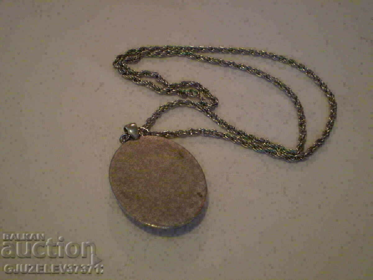 Auction locket vintage style butterfly and flowers Auction locket vintage style butterfly and flowers