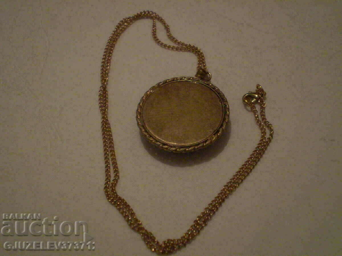 old ladies medallion brass and glass 1940 with price 35.00 BGN | € 17.90 old ladies medallion brass and glass 1940 with price 35.00 BGN | € 17.90