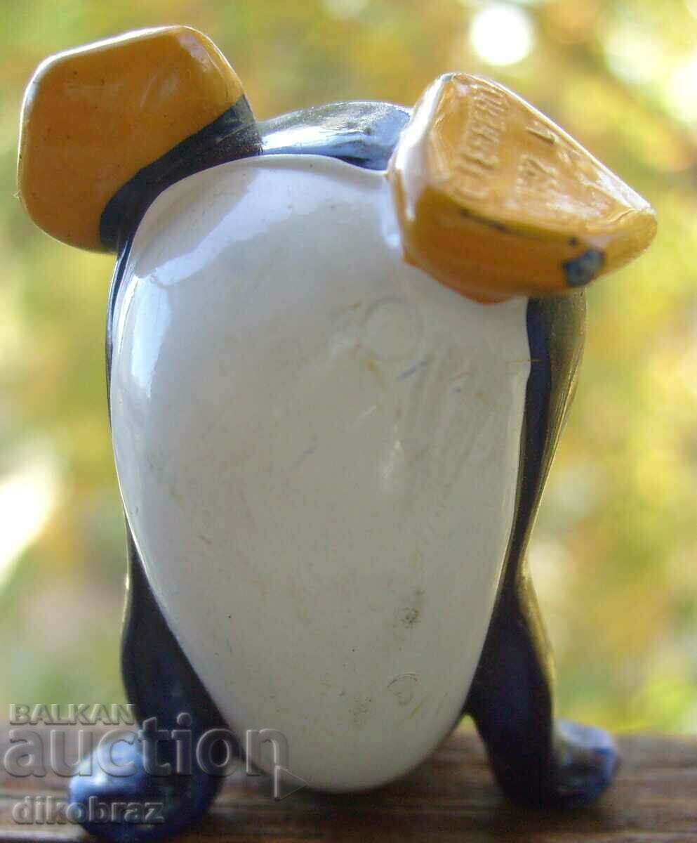 KINDER SURPRISE - penguin series / 90s with price 8.00 BGN | € 4.09 KINDER SURPRISE - penguin series / 90s with price 8.00 BGN | € 4.09
