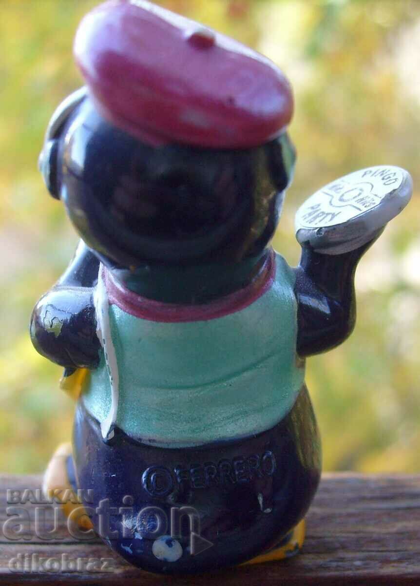 Delivery of KINDER SURPRISE - penguin series / 90s Delivery of KINDER SURPRISE - penguin series / 90s