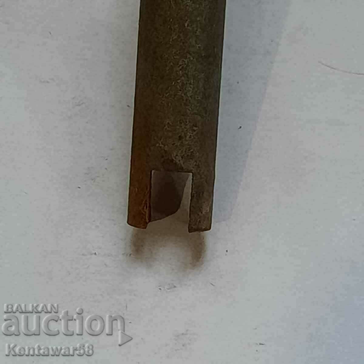 Cheie specială pentru centrală. cu preț 2.00 BGN | € 1.02 Cheie specială pentru centrală. cu preț 2.00 BGN | € 1.02