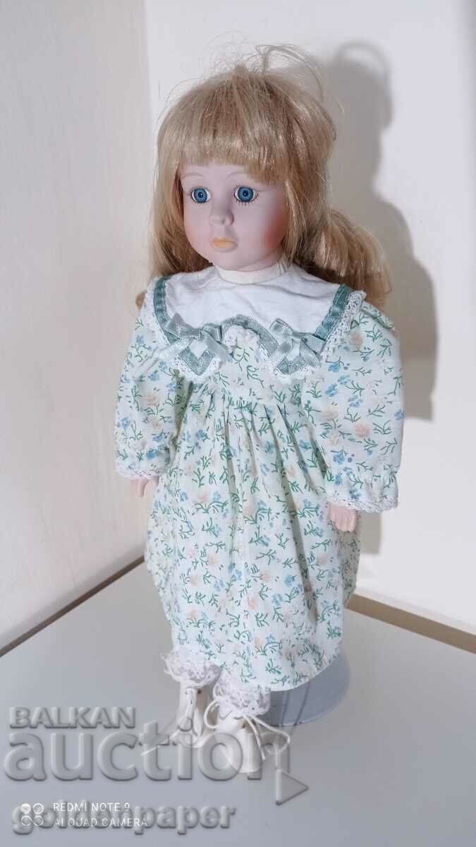Порцеланова кукла 40 см