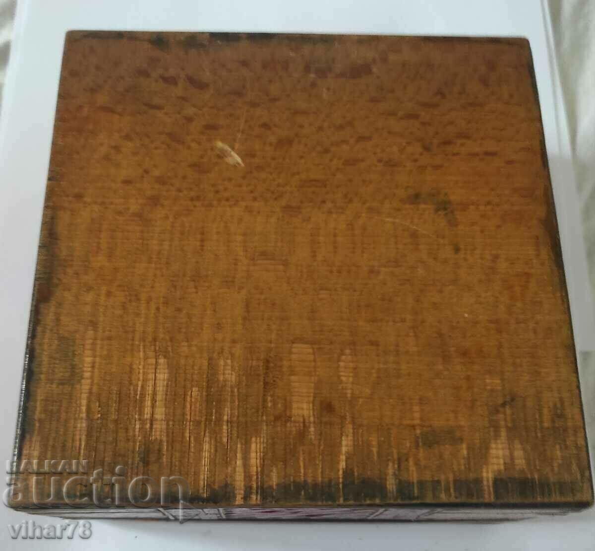 WOODEN BOX - 5 WOODEN BOX - 5