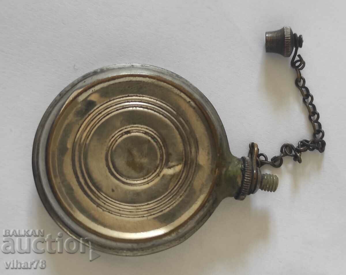 ένα παλιό μπουκάλι βουτυρόγαλα με τιμή 39.99 BGN | € 20.45 ένα παλιό μπουκάλι βουτυρόγαλα με τιμή 39.99 BGN | € 20.45