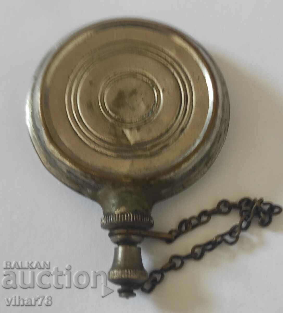 Παράδοση ένα παλιό μπουκάλι βουτυρόγαλα Παράδοση ένα παλιό μπουκάλι βουτυρόγαλα