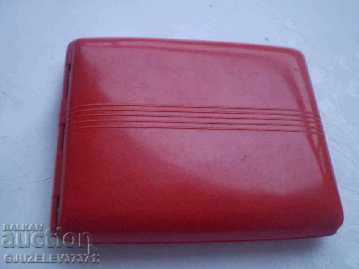 Auction Retro Red Bakelite Snuffbox marked BAKELITCOOP Auction Retro Red Bakelite Snuffbox marked BAKELITCOOP