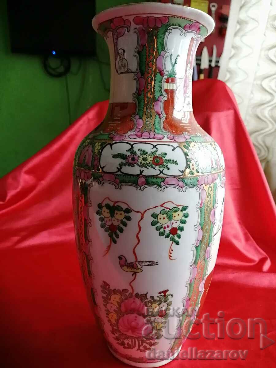 Old Chinese Vase, Quanlong Dynasty Family Rose with price 280.00 BGN | € 143.16 Old Chinese Vase, Quanlong Dynasty Family Rose with price 280.00 BGN | € 143.16