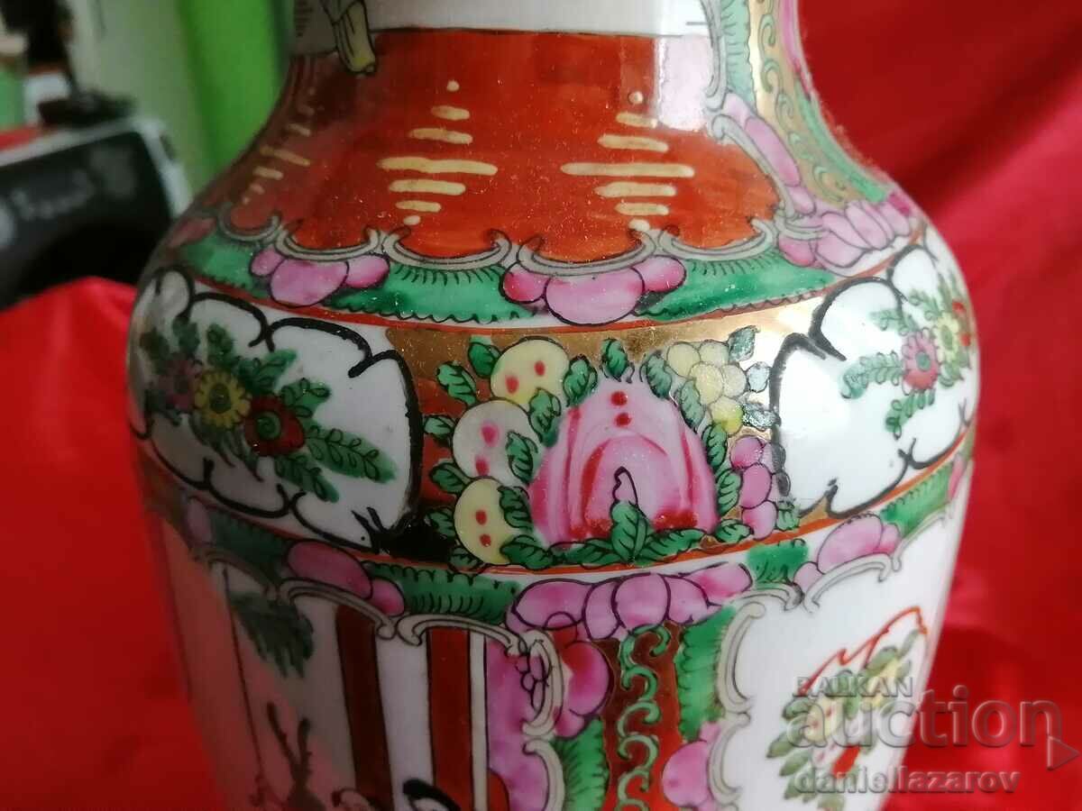 Delivery of Old Chinese Vase, Quanlong Dynasty Family Rose