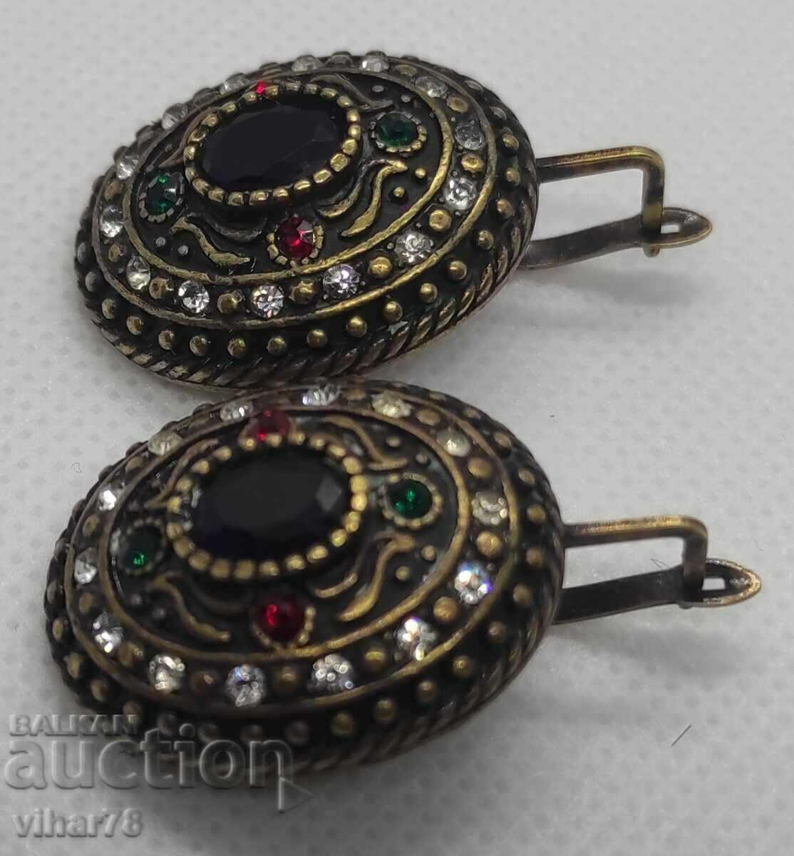 Παλιά μπρούτζινα σκουλαρίκια με τιμή € 119.99 | 234.68 BGN