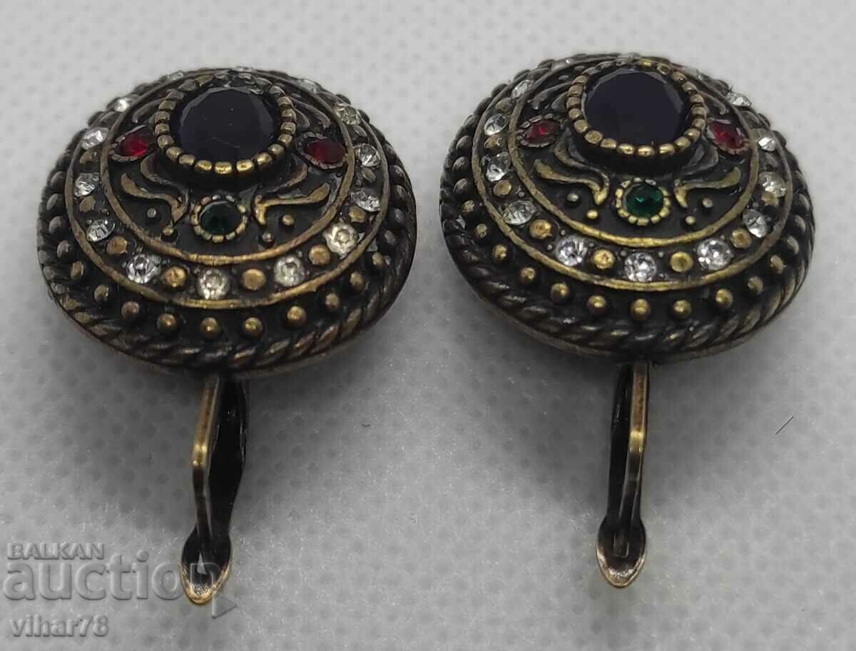 Auction Old bronze earrings Auction Old bronze earrings