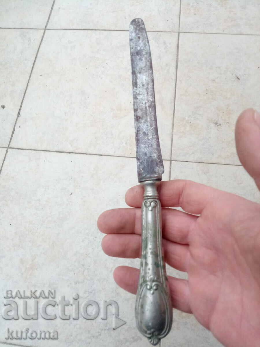 Delivery of Old English silver-handled knife Delivery of Old English silver-handled knife