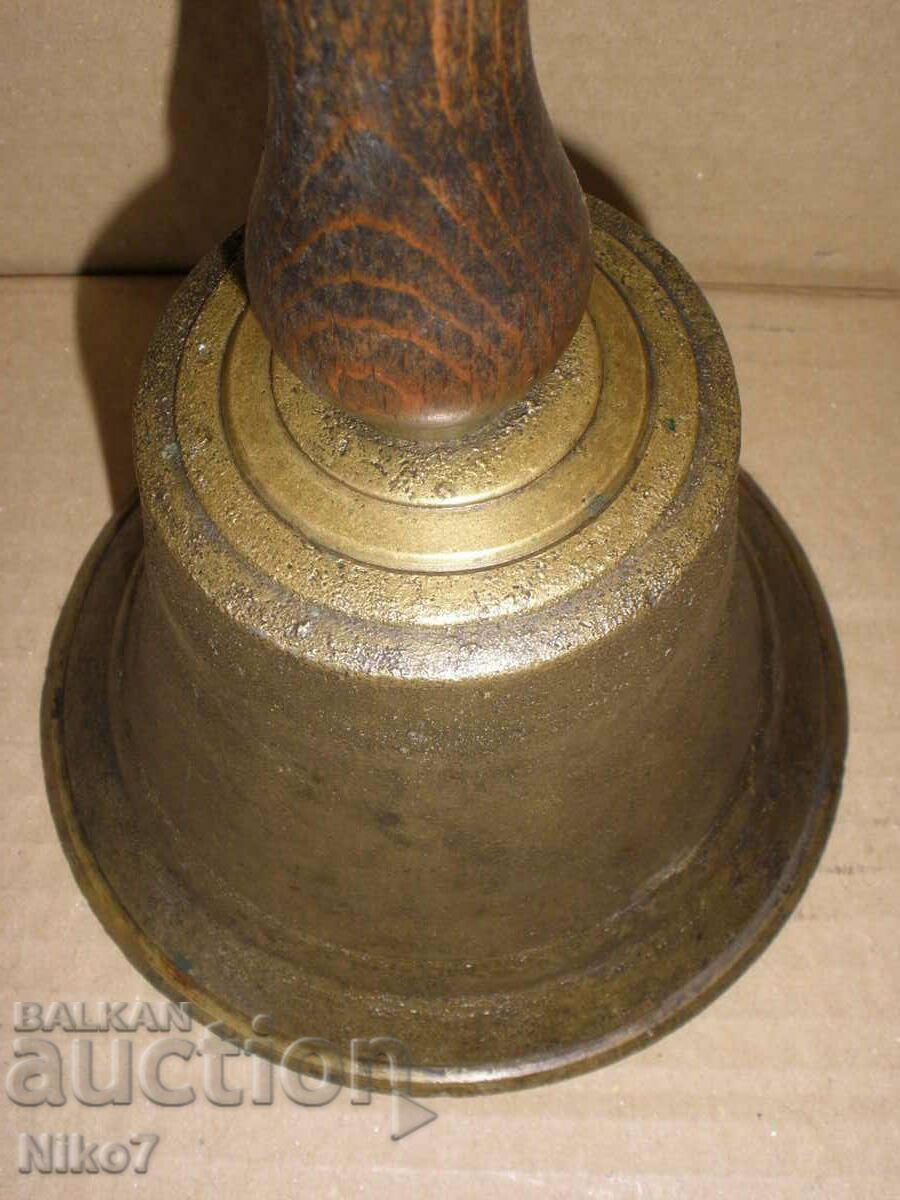 Auction Old, massive, bronze, school (school) bell, bell. Auction Old, massive, bronze, school (school) bell, bell.