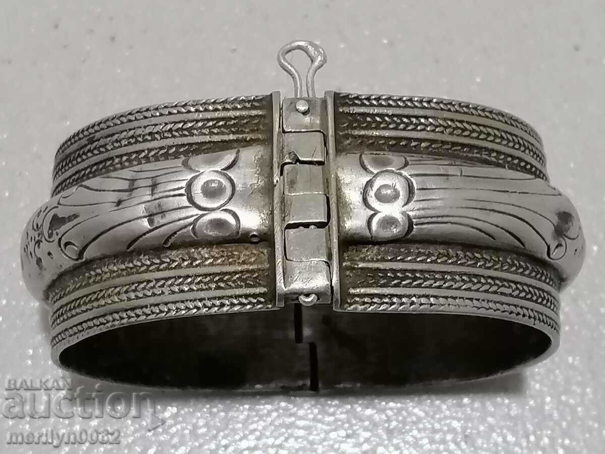 Αναγεννησιακό ασημένιο βραχιόλι Sachan κοσμήματα με τιμή 209.00 BGN | € 106.86 Αναγεννησιακό ασημένιο βραχιόλι Sachan κοσμήματα με τιμή 209.00 BGN | € 106.86