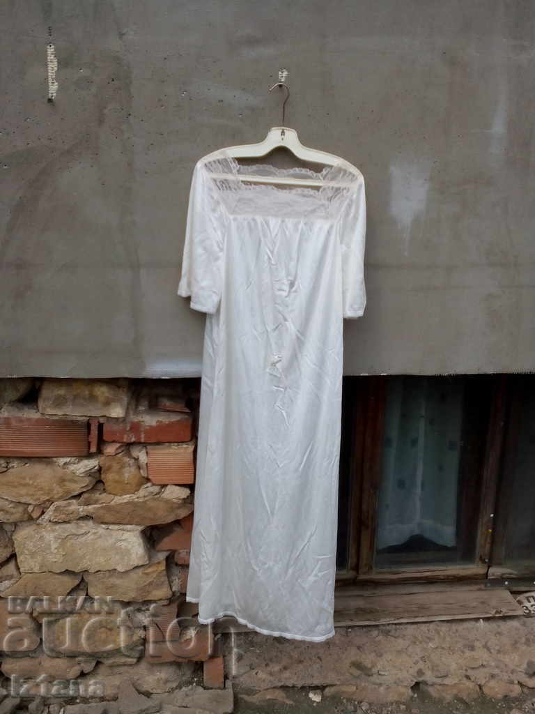 Old lady's nightgown