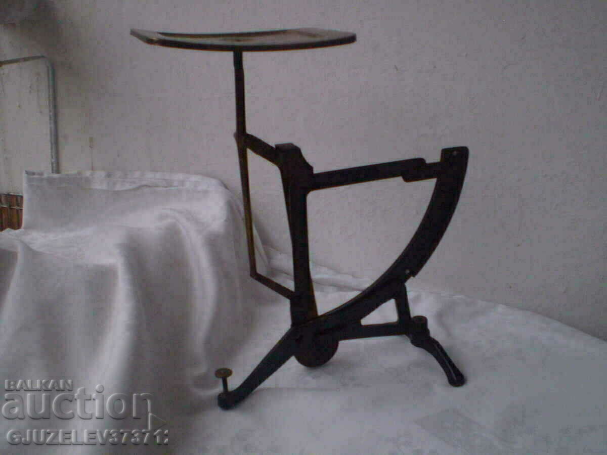 Antique Mail Scale Scale Enamel - 5 Antique Mail Scale Scale Enamel - 5