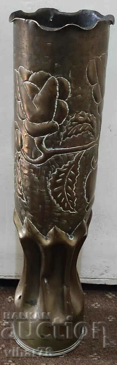 Licitație Vaza de arta militara din scoica Licitație Vaza de arta militara din scoica