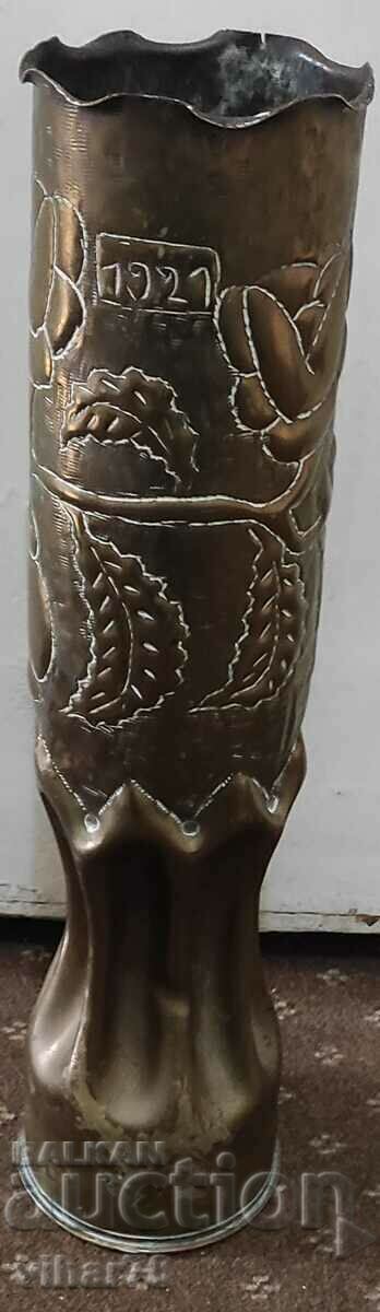 Vaza de arta militara din scoica Vaza de arta militara din scoica