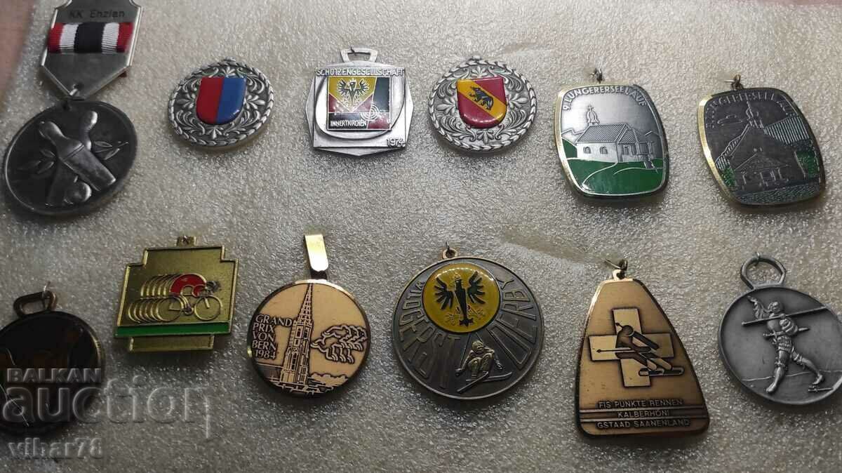 Auction  LOT OF PLAQUES