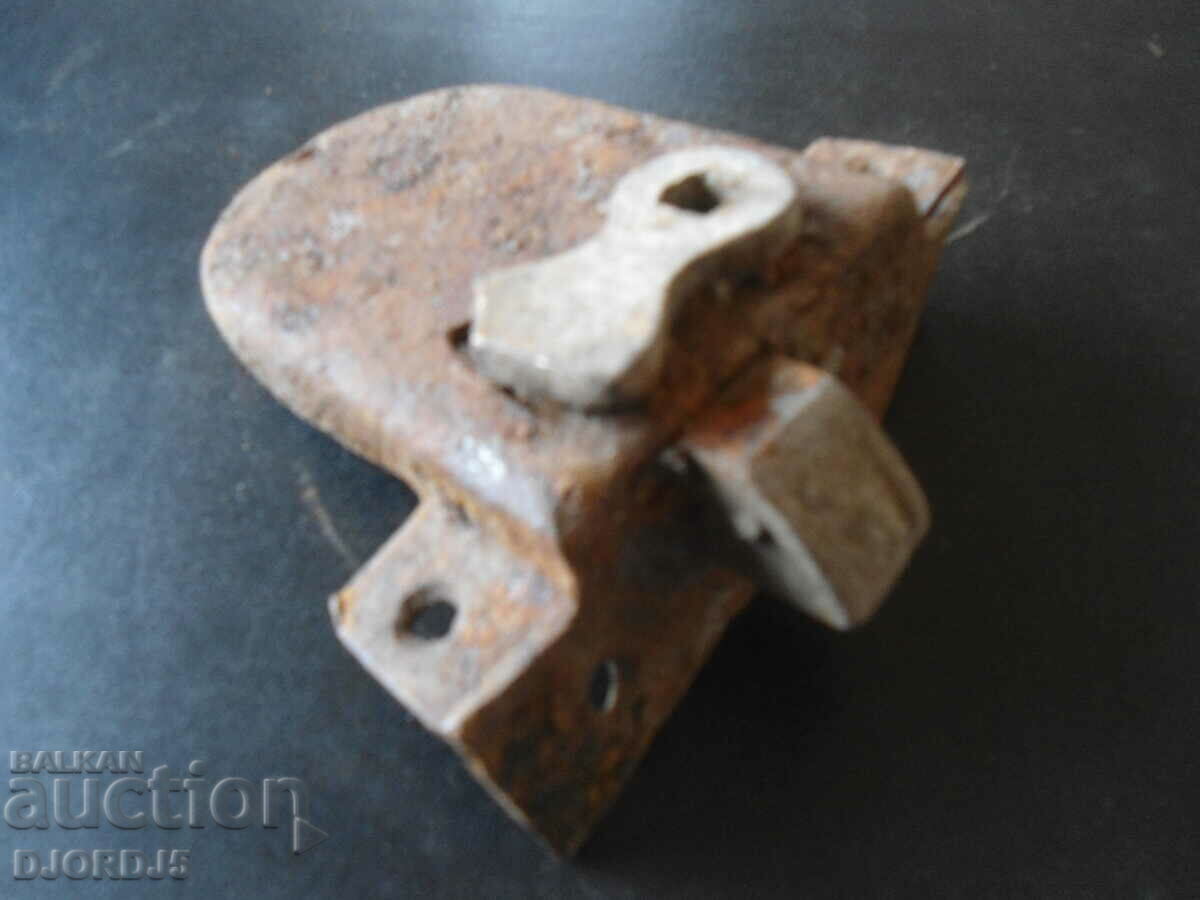 Ancient lock with price 5.00 BGN | € 2.56